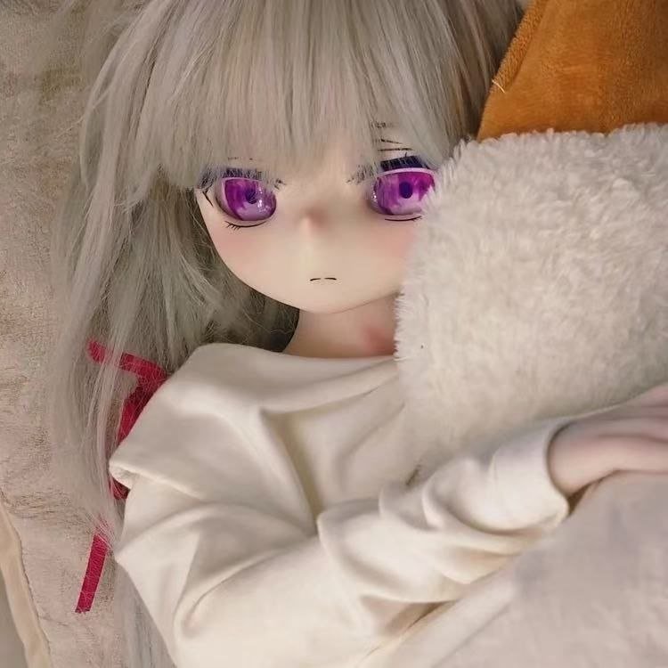 DD07085 Luna 68cm TPE anime doll lying down and hugging a pillow closeup on face and shoulders Luna - 68cm Mini Anime TPE Doll with Articulated Skeleton, PVC Head, SKU: DD070 product image showing body appearance and material texture