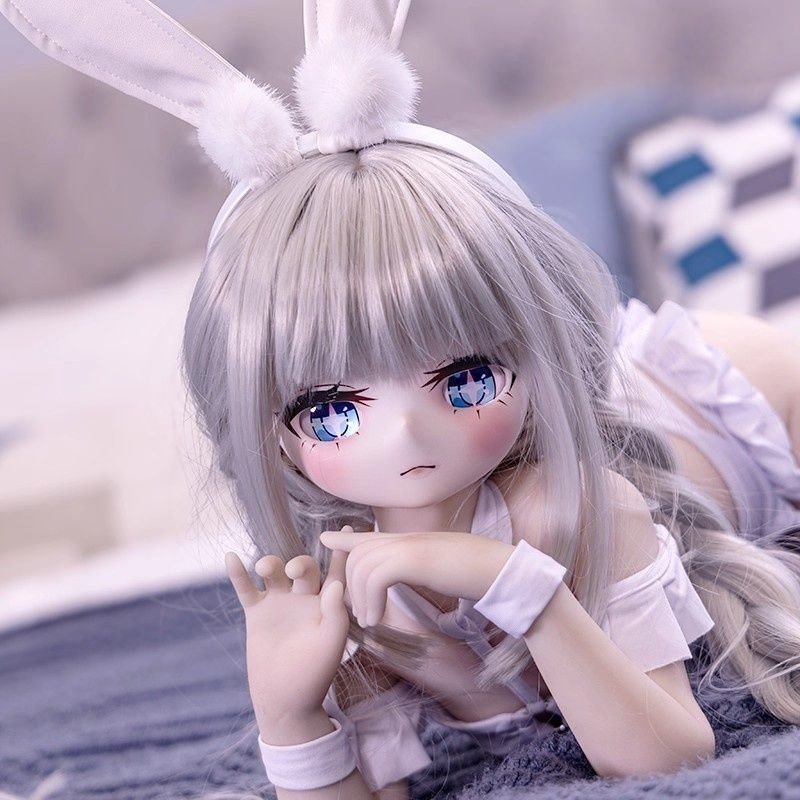 DD115 Luna 68cm TPE anime doll detailed view of her face with rosy cheeks and long flowing silver hair Dd115 Luna Anime Tpe Doll with Articulated Skeleton Tpe Body Pvc Head 85cm Dd115 Luna 68cm Tpe Anime Doll Detailed View of Her Face with Rosy Cheeks and Long Flowing Silver Hair Dd115 Dd115 luna face detail blushing cheeks silver hair